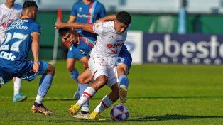 Unión se desdibujó en el final, perdió un partido increíble sobre la hora y quedó hundido en el fondo