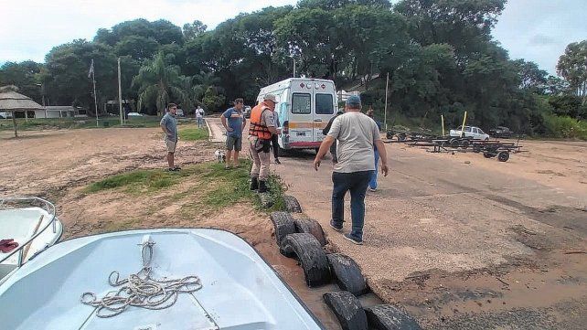 Prefectura rescató al hombre en La Paz.