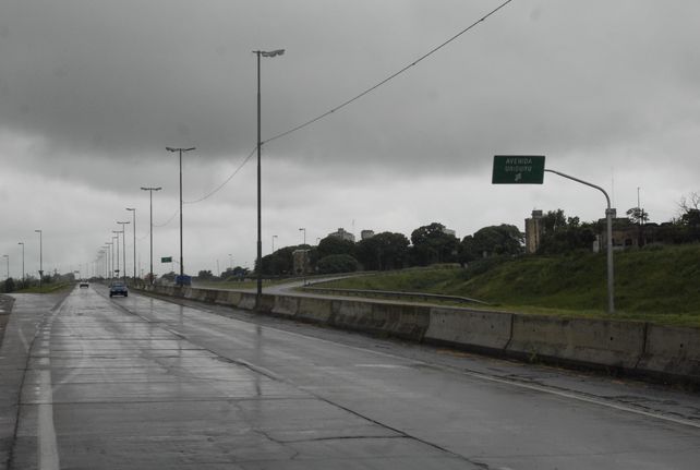 El padre del joven secuestrado arrojó el dinero desde el puente del acceso Sur y Uriburu.