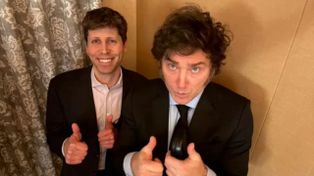 El líder de Open AI Sam Altman se fotografío sonriente junto al presidente Javier Milei en Estados Unidos.&nbsp;