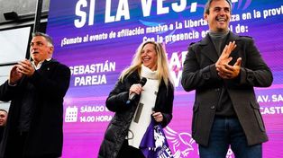 Sebastián Pareja (izquierda), el brazo de Karina Milei en la provincia, echó mano a experonistas y personajes exóticos para completar las listas de La Libertad Avanza.&nbsp;
