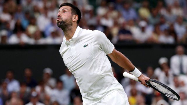 Novak Djokovic le ganó a Tsitsipas y clasificó a la tercera ronda de Wimbledon