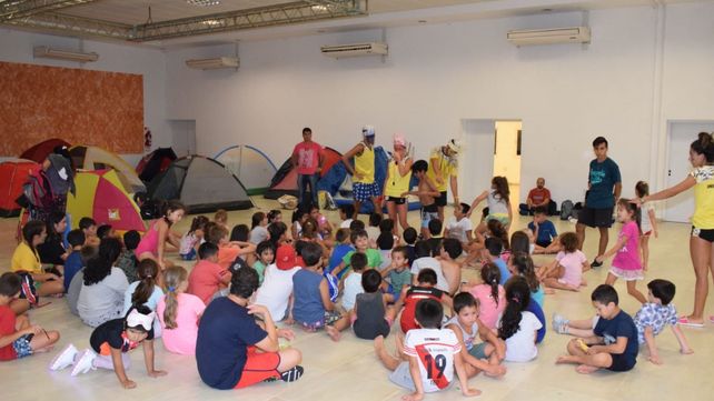 Hubo muestra de actividades y campamento en la colonia de vacaciones de Luz y Fuerza