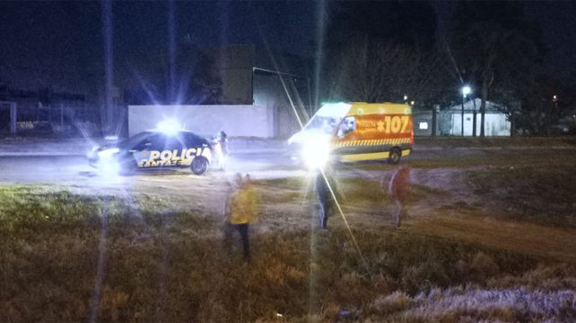 Circunvalación entre Lagos y autopista a Buenos Aires. El Sies y la policía en el lugar donde ocurrió el siniestro vial.&nbsp;