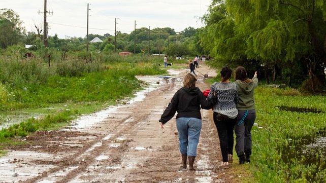 Victoria: atienden evacuados por inundaciones y el temporal