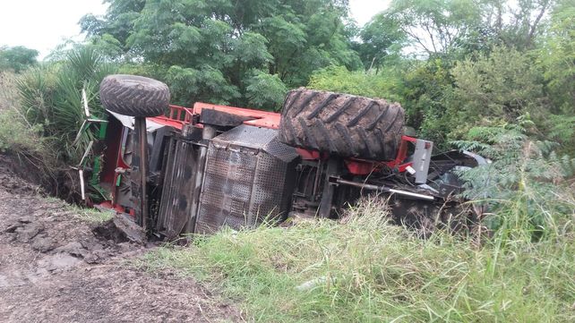 Le falló el cálculo y terminó volcando