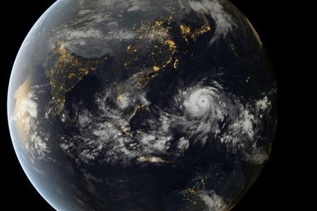 Imágenes impactantes: el tifón Haiyan visto desde el espacio