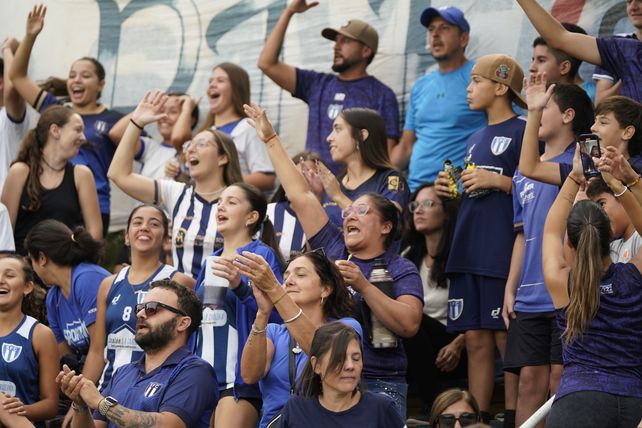 Las mujeres de Sportivo no se cansaron de gritar.