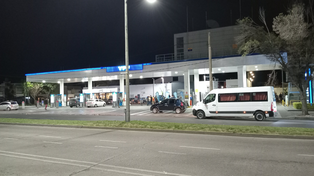 La estación de servicios de Rondeau y Marull que fue baleada anoche. Un joven de 18 años recibió un disparo en una pierna.&nbsp;