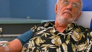 Un hombre salvó la vida a más de dos millones de bebés con su propia sangre