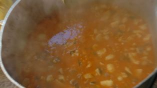 ¿Cuánto cuesta la porción de locro en Santa Fe?