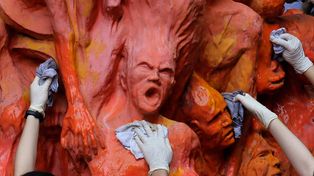 Un primer plano de la impactante escultura que ahora fue censurada por Pekín.