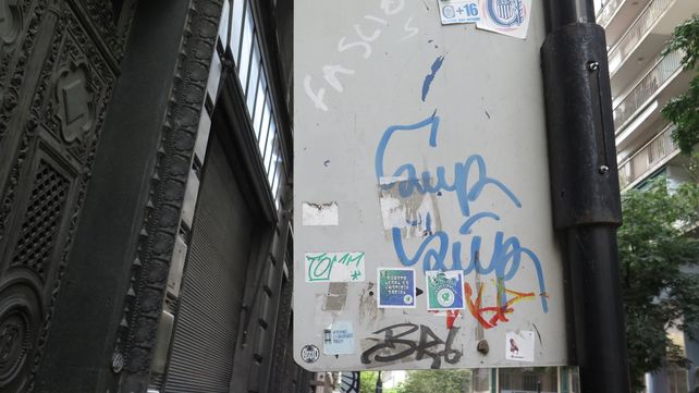 Crews: las sociedades del graffiti que desde el anonimato dejan su huella en Rosario