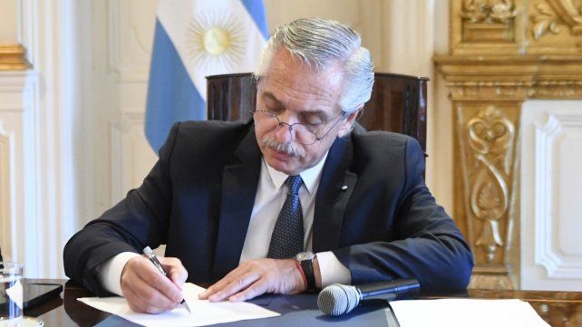 El presidente Alberto Fernández padece hernia de disco lumbar y se indicó reposo. Fue diagnosticado en el Sanatorio Otamendi y se encuentra en Olivos.&nbsp;