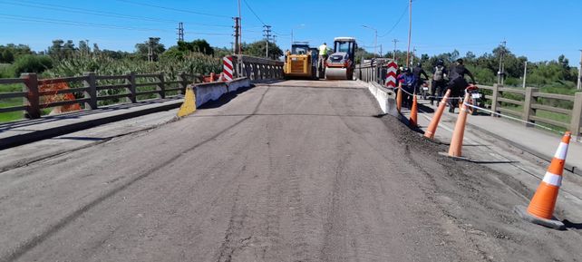Puente Bailey sobre el Carretero: este lunes se pavimentarán las rampas de acceso y el martes quedaría operativo