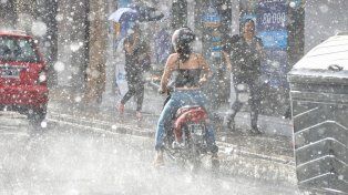 Lluvias y chaparrones para este jueves, aunque con más de 30 grados.