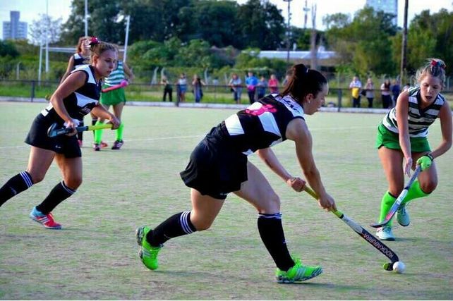Alma Juniors sale a la cancha en el Dos Orillas
