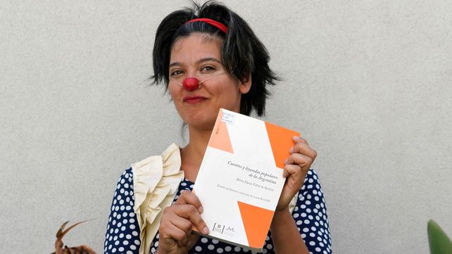 La narradora invita a conocer la obra de Berta Vidal de Battini.