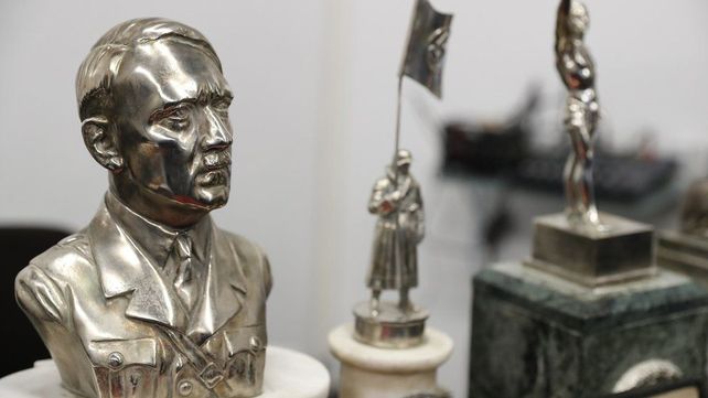 Había varias efigies de Adolfo Hitler