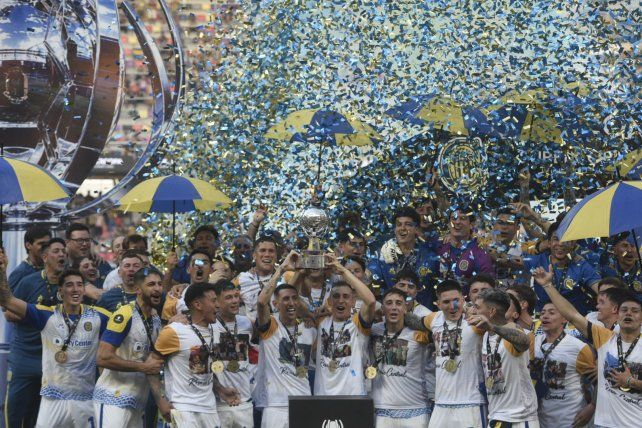 Los jugadores de Central festejan tras la final ganada ante Estudiantes en Santiago del Estero. Hoy se reencontrarán con los hinchas en el Gigante.