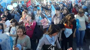 Multitudinaria manifestación en la Costanera santafesina por “las dos vidas”