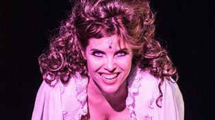 Josefina Scaglione, como Lucy. La actriz también interpretó a Mina en 2016.