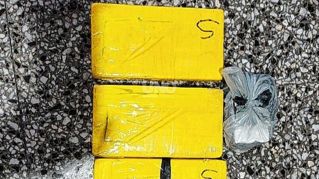Dos motociclistas fueron interceptados en la Ruta 11 con más de tres kilos de cocaína.