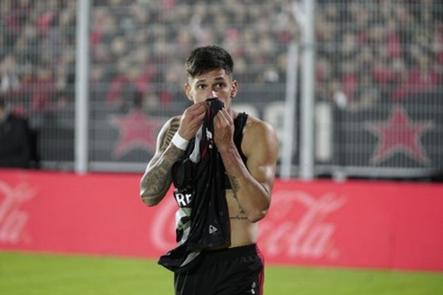 Aguirre anotó un gol ante Platense en el Coloso del Parque.
