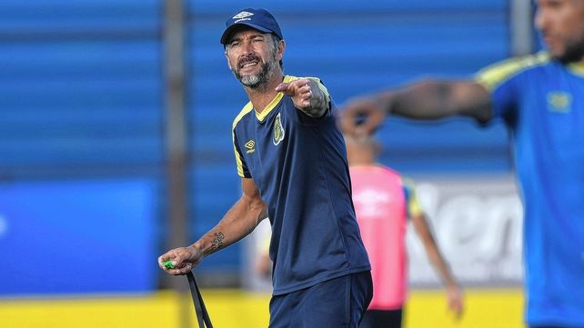 Kily evalúa cambios en Rosario Central para un clásico clave