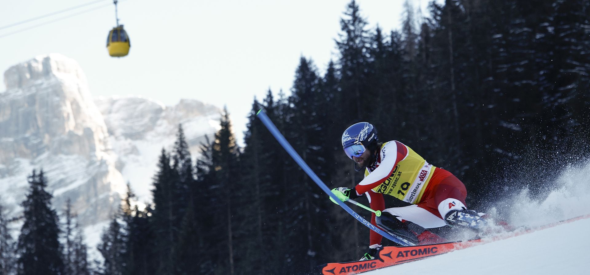 El austriaco Michael Matt recorre a toda velocidad la pista durante un eslalon de esquí alpino de la Copa del Mundo masculina en Alta Badia, Italia, el lunes 23 de diciembre de 2024. (Foto AP/Gabriele Facciotti) El austriaco Michael Matt recorre a toda velocidad la pista durante un eslalon de esquí alpino de la Copa del Mundo masculina en Alta Badia, Italia, el lunes 23 de diciembre de 2024. (Foto AP/Gabriele Facciotti)