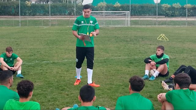 Lucio Cereseto iniciò su camino de entrenador en categorías menores del fútbol italiano.