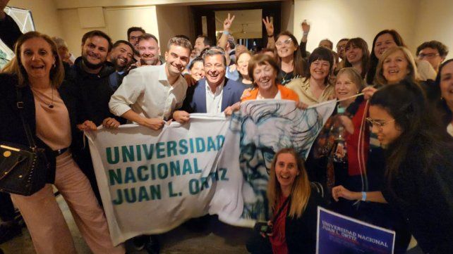 Los diputados entrerrianos del PJ celebraron junto a una delegación de la Facultad de Humanidades de UADER.