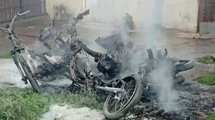 Sospechoso incendio de tres motos en el patio de una comisaría de Santa Fe