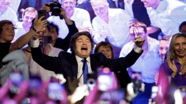 Milei convocó a legisladores y gobernadores de otros partidos para acordar las reformas Milei convocó a legisladores y gobernadores de otros partidos para acordar las reformas