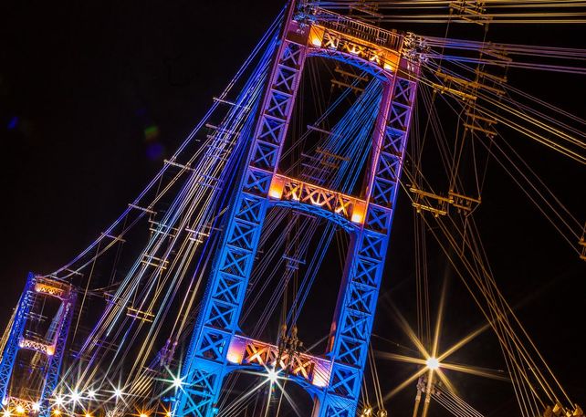 El Puente Colgante se ilumina con los colores de la diversidad sexual por el  Día del Orgullo LGBTIQ