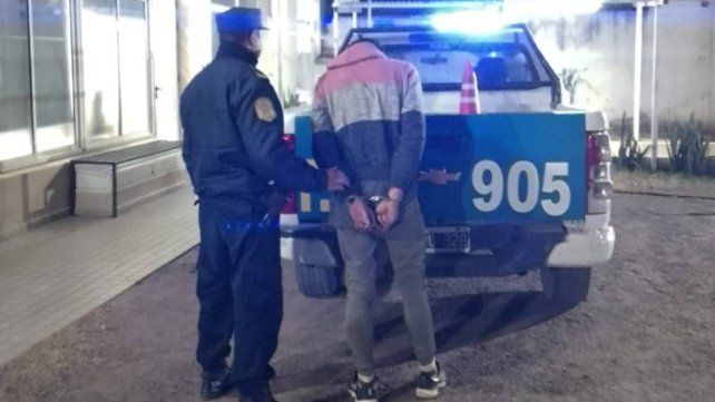 Paraná: vecinos redujeron a un hombre armado con un machete tras intento de robo
