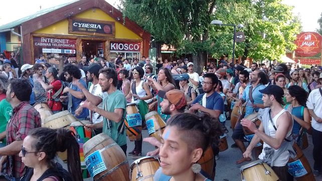 Masiva manifestación en contra del loteo de la reserva natural en El Bolsón
