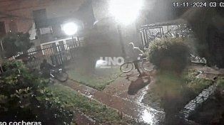 Robo piraña en barrio General Alvear: en plena tormenta se llevaron al menos 10 bicicletas de un edificio