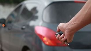 Un hombre fue sancionado con tres años de cárcel por robar con inhibidores de alarmas.