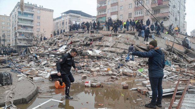 Las zonas limítrofes fueron gravemente afectadas por el terremoto durante la madrugada de este lunes que produjo el colapso de miles de edificios