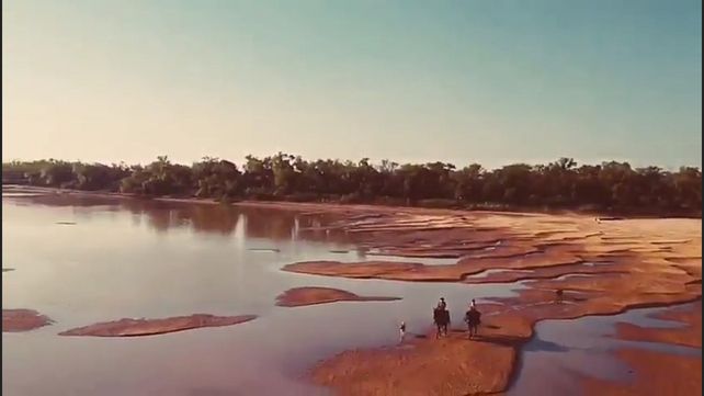 Bajante: a caballo por donde antes corría el río Paraná