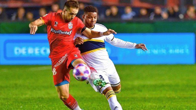 Arsenal le está ganando a Boca de local.