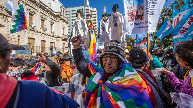 Comunidades originarias y organizaciones sociales de Jujuy reclamaban contra la recién aprobada reforma parcial de la Constitución local y fueron reprimidos&nbsp;