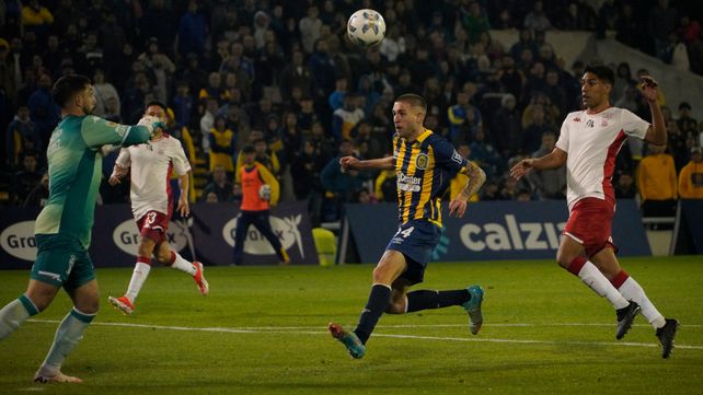 Módica fue titular en la derrota contra Huracán, en el Gigante. Central no pudo aprovechar el envió de Brasil.
