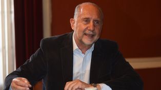 Omar Perotti, exjefe de la Casa Gris, suma su reclamo por la deuda previsional.