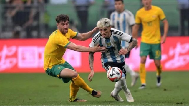 Garnacho se puso la albiceleste e inició su camino en la selección ante Australia.