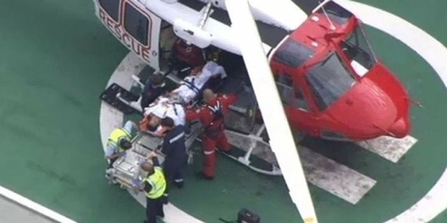 rescate. El surfista argentina fue auxiliado por los socorristas.