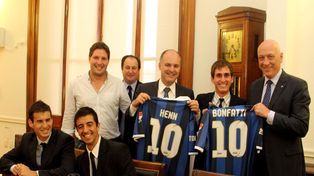 El gobernador recibió a representantes y jugadores del club de fútbol La Salle