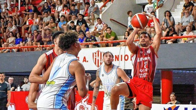 Marcos Cabot fue una de las figuras de Unión en la gran victoria ante Oberá TC.