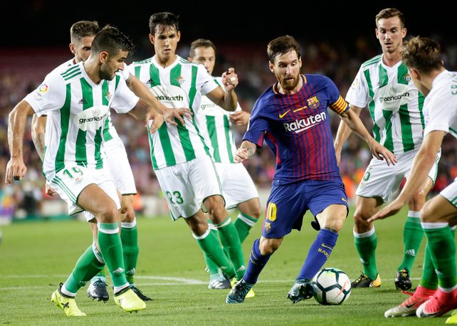 Messi contra el mundo. El rosarino no convirtió hoy pero no tiene apuro: Prefiero que se los vaya reservando...